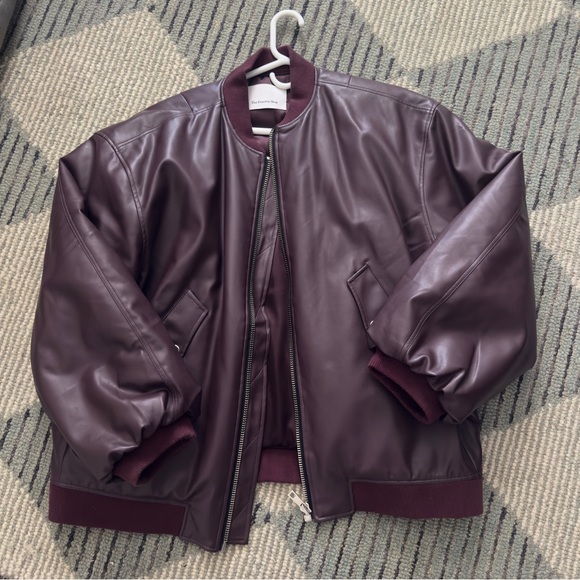 The Frankie Shop ASTRA FAUX LEATHER BOMBER JACKET - BURGUNDY - Picture 6 of 10